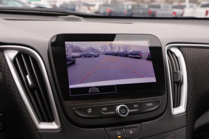 Chevrolet Malibu Vehicle Image 16