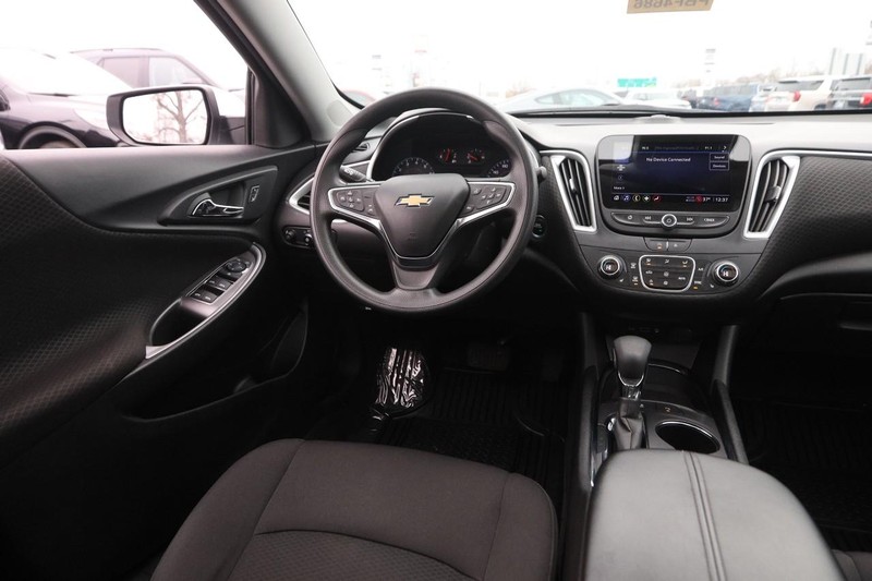 Chevrolet Malibu Vehicle Image 21