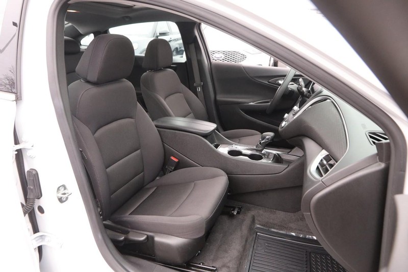 Chevrolet Malibu Vehicle Image 25