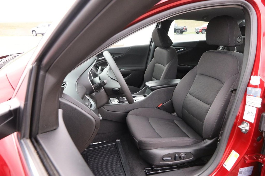 Chevrolet Malibu Vehicle Image 08