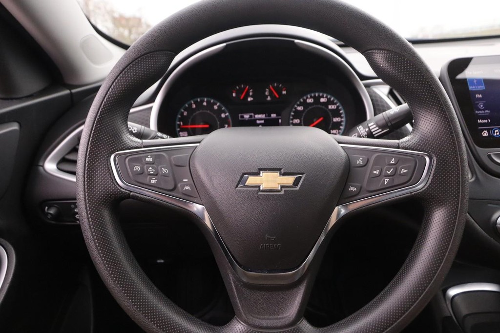 Chevrolet Malibu Vehicle Image 10