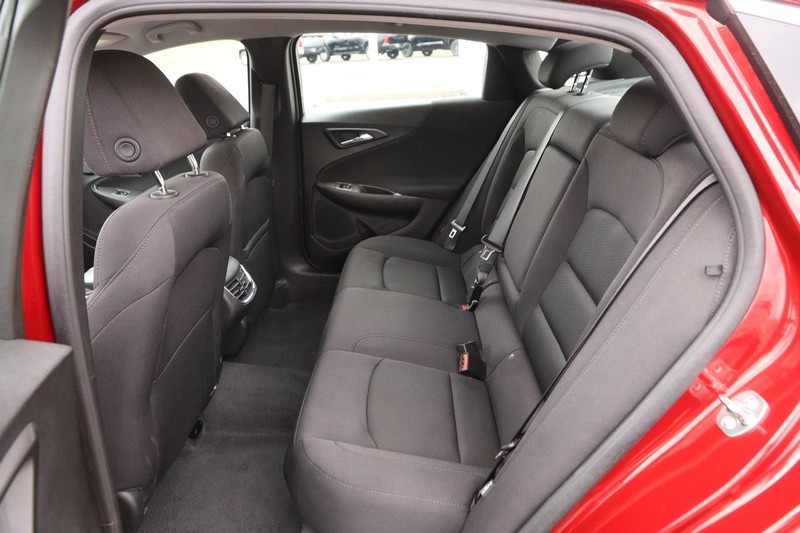 Chevrolet Malibu Vehicle Image 09