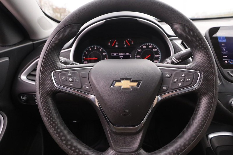 Chevrolet Malibu Vehicle Image 10
