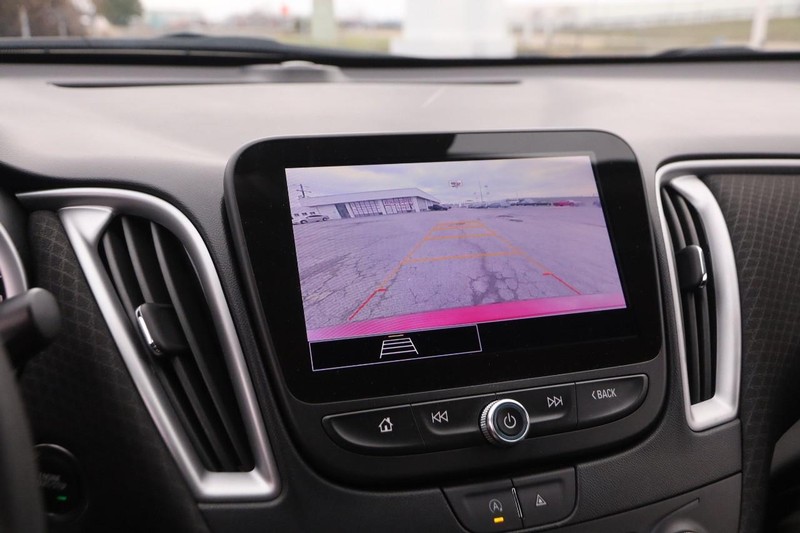 Chevrolet Malibu Vehicle Image 16