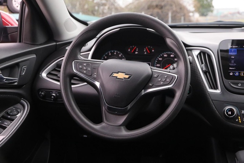 Chevrolet Malibu Vehicle Image 21