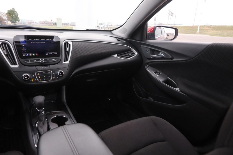 Chevrolet Malibu Vehicle Image 23