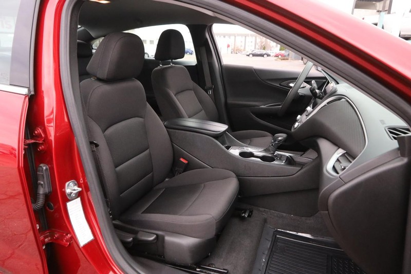 Chevrolet Malibu Vehicle Image 24