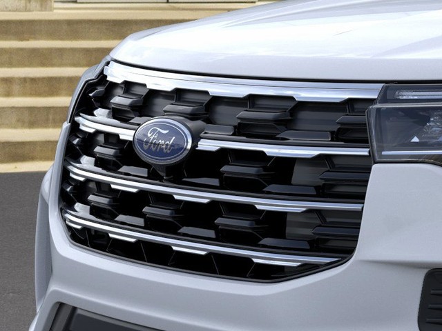 Ford Explorer Vehicle Image 17