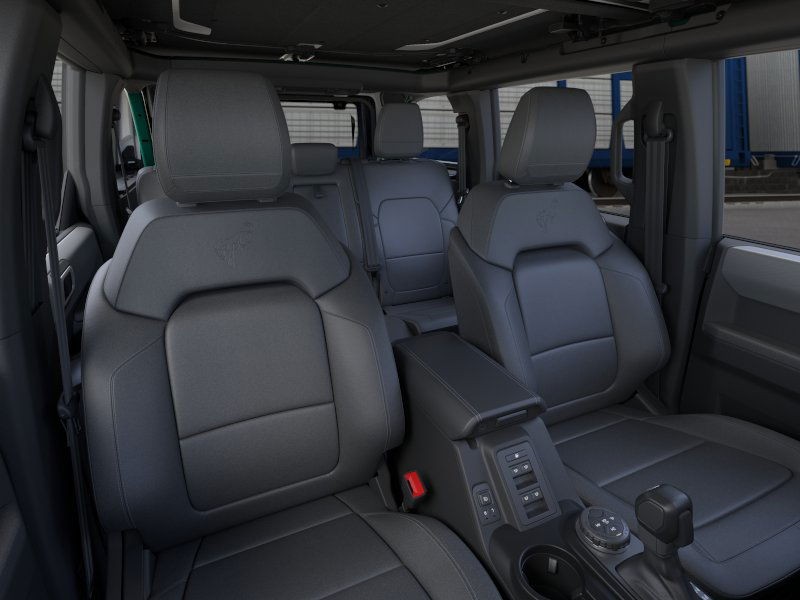 Ford Bronco Vehicle Full-screen Gallery Image 10