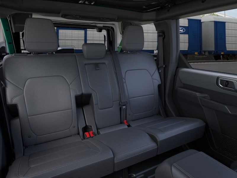 Ford Bronco Vehicle Full-screen Gallery Image 11