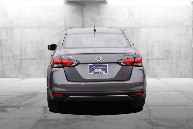 Nissan Versa Vehicle Image 06