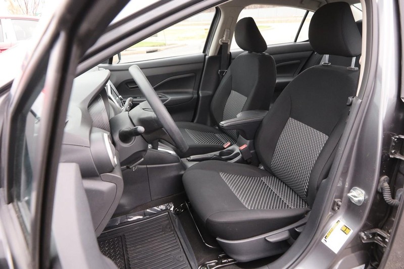 Nissan Versa Vehicle Image 08