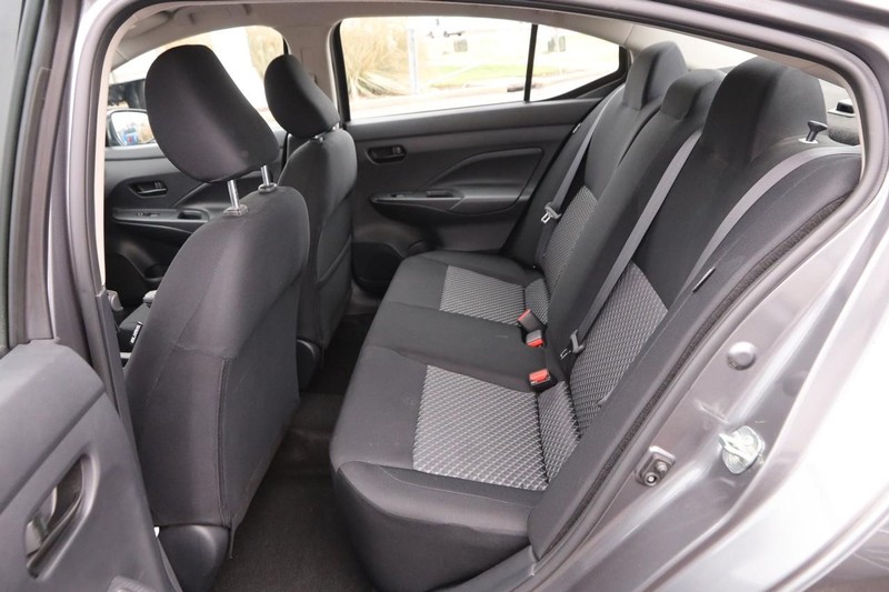 Nissan Versa Vehicle Image 09