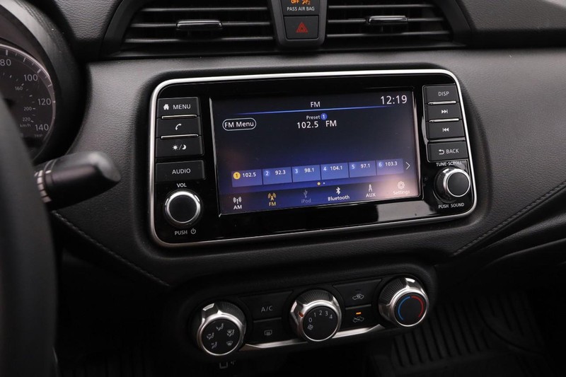 Nissan Versa Vehicle Image 14