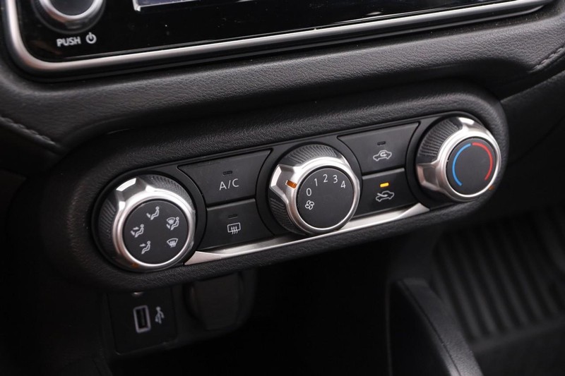 Nissan Versa Vehicle Image 16