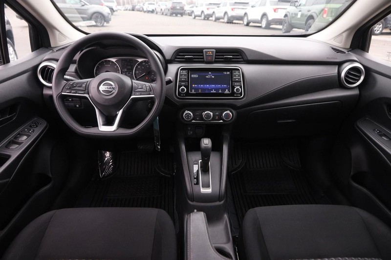 Nissan Versa Vehicle Image 18