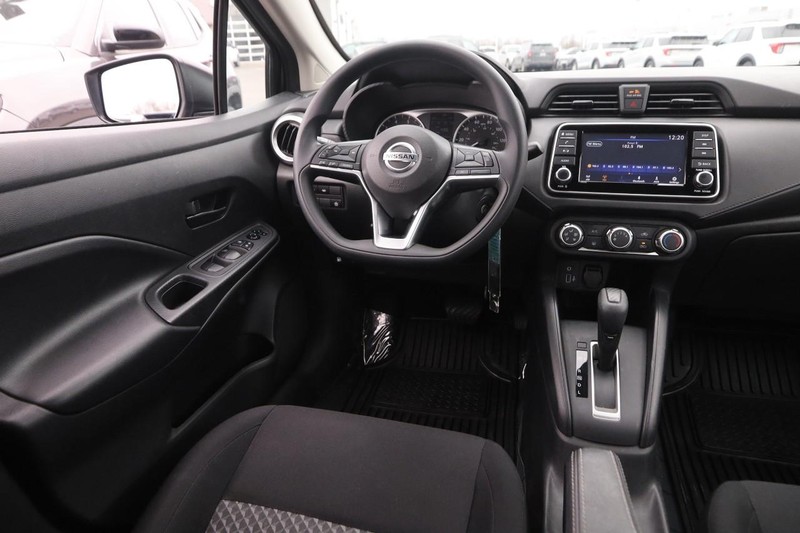 Nissan Versa Vehicle Image 19