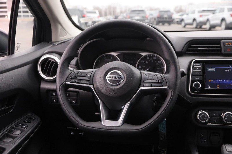 Nissan Versa Vehicle Image 20