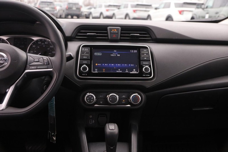 Nissan Versa Vehicle Image 21