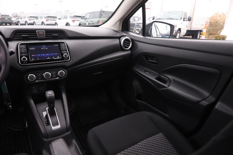 Nissan Versa Vehicle Image 22