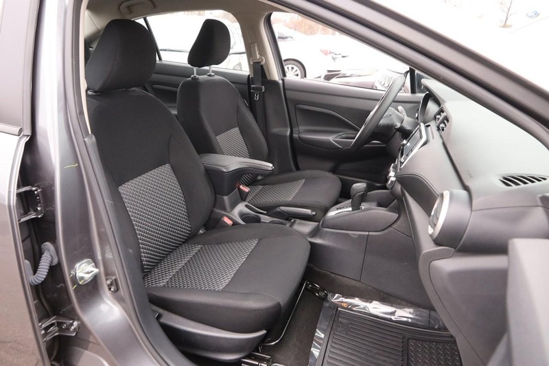 Nissan Versa Vehicle Image 23