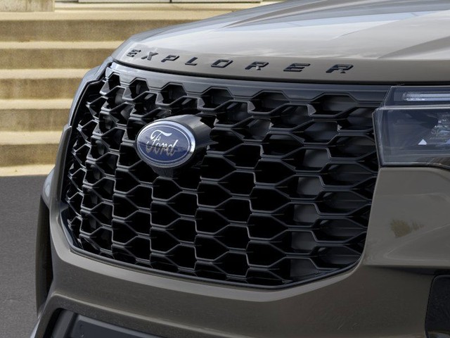 Ford Explorer Vehicle Image 17