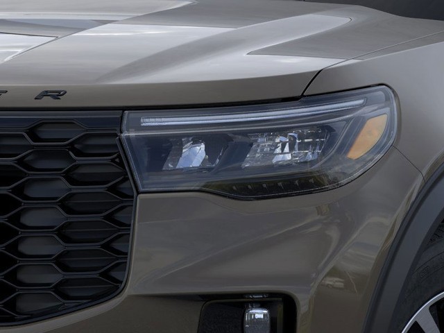 Ford Explorer Vehicle Image 18