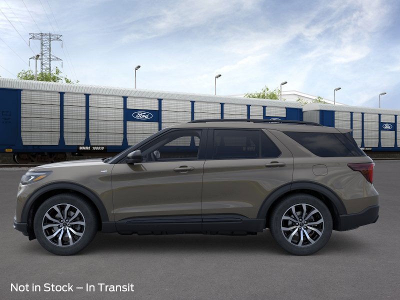 Ford Explorer Vehicle Image 03