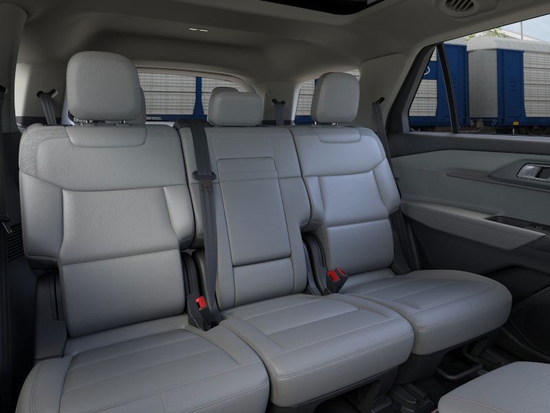 Ford Explorer Vehicle Image 11