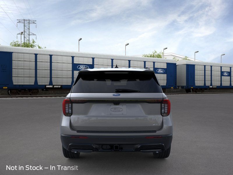 Ford Explorer Vehicle Image 05