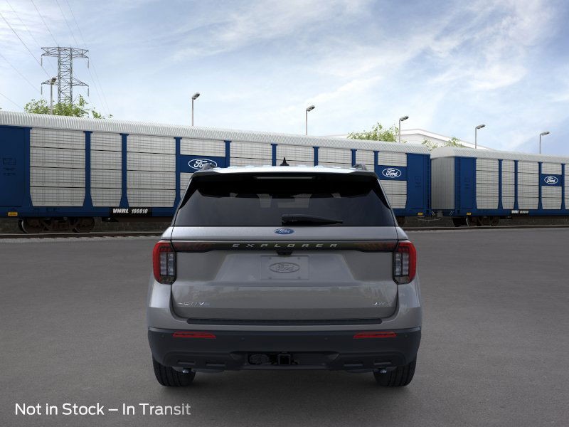 Ford Explorer Vehicle Image 05