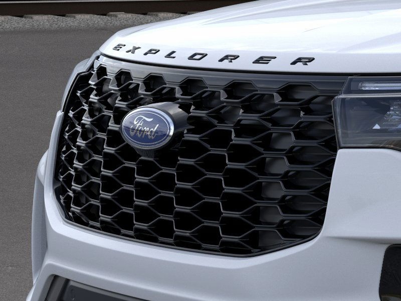 Ford Explorer Vehicle Image 17