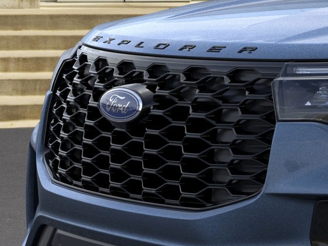 Ford Explorer Vehicle Image 17