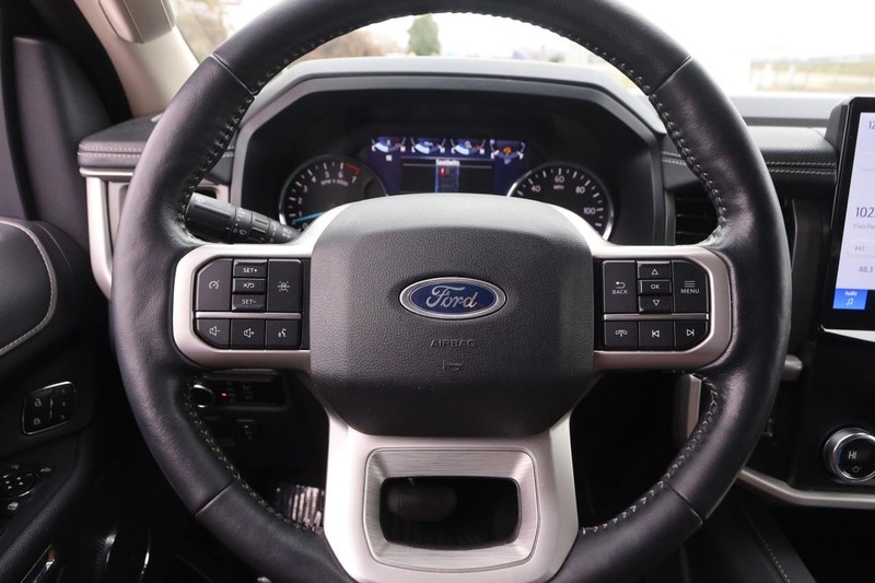 Ford Expedition Vehicle Image 13