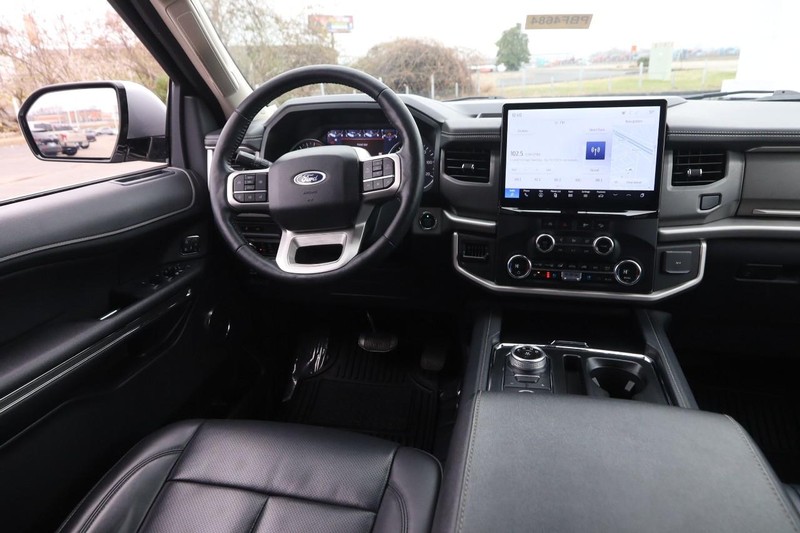 Ford Expedition Vehicle Image 24