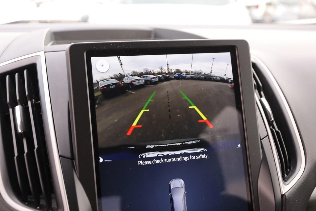 Ford Edge Vehicle Image 16