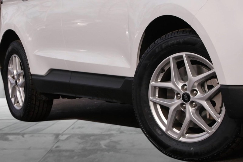 Ford Edge Vehicle Image 03