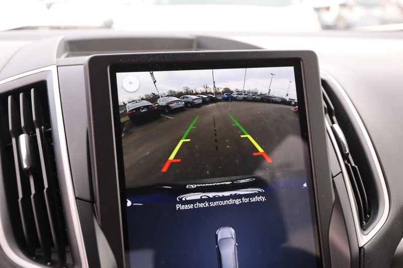 Ford Edge Vehicle Image 16