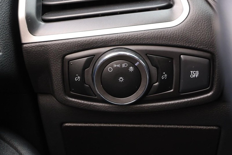 Ford Edge Vehicle Image 18