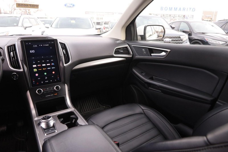 Ford Edge Vehicle Image 23