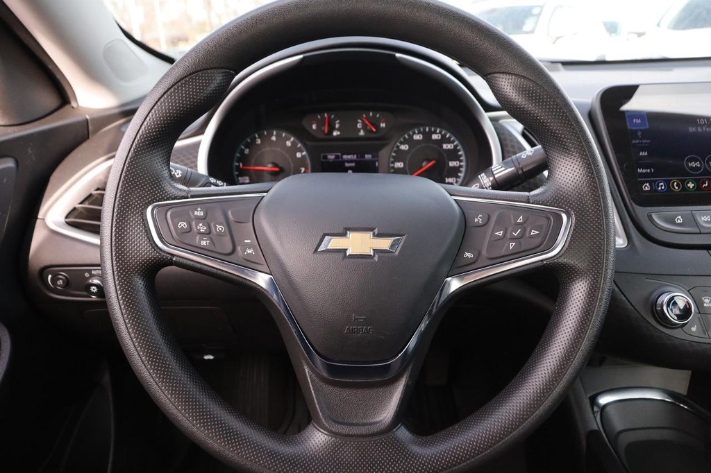 Chevrolet Malibu Vehicle Image 10