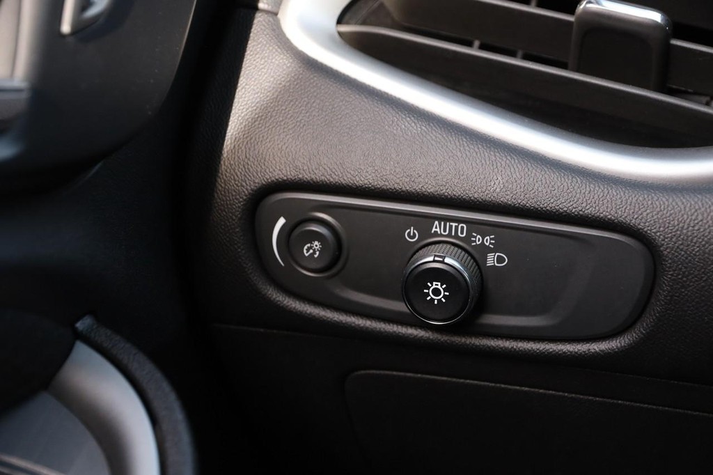 Chevrolet Malibu Vehicle Image 18