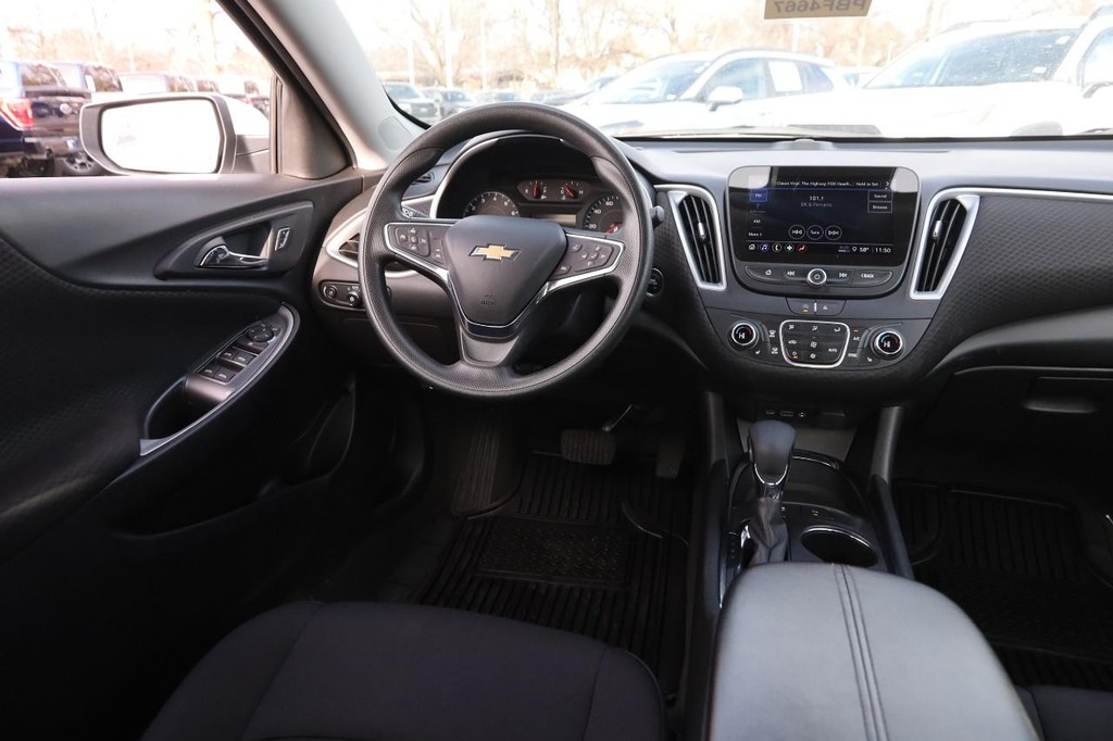 Chevrolet Malibu Vehicle Image 20