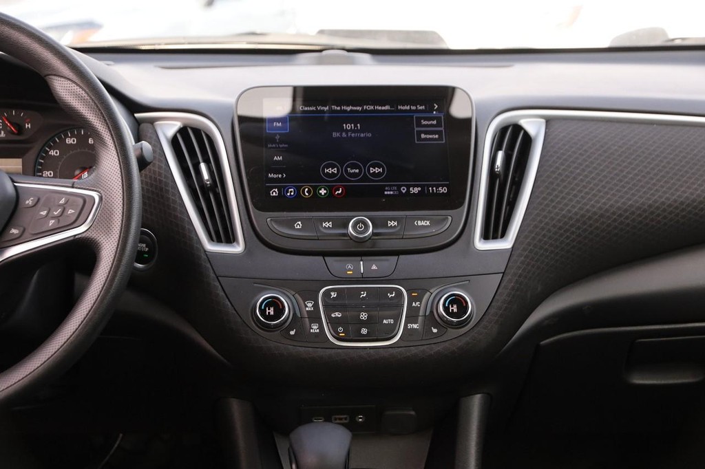 Chevrolet Malibu Vehicle Image 22