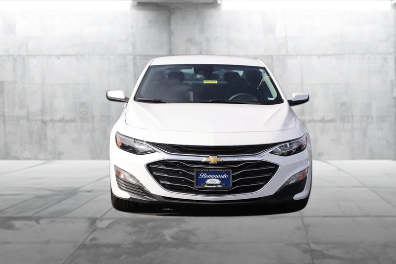 Chevrolet Malibu Vehicle Image 04