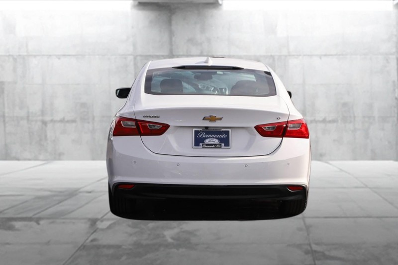 Chevrolet Malibu Vehicle Image 06