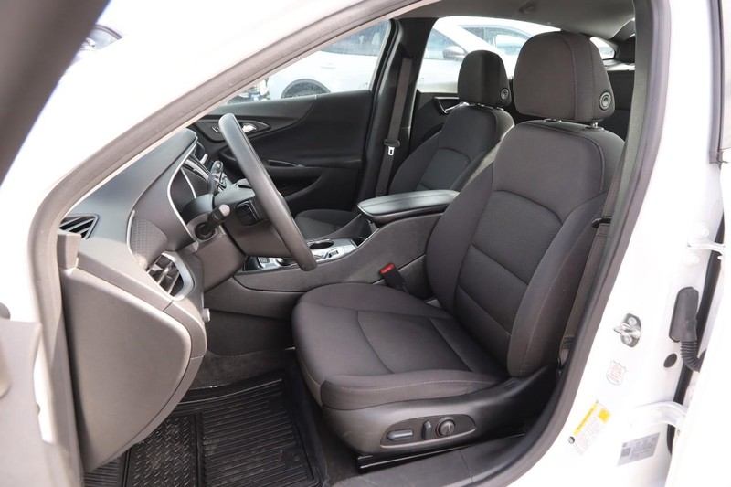 Chevrolet Malibu Vehicle Image 08