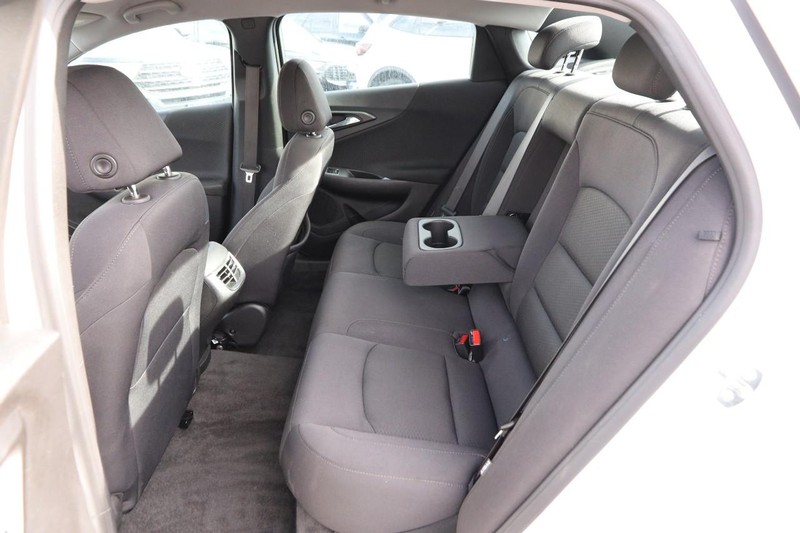 Chevrolet Malibu Vehicle Image 09