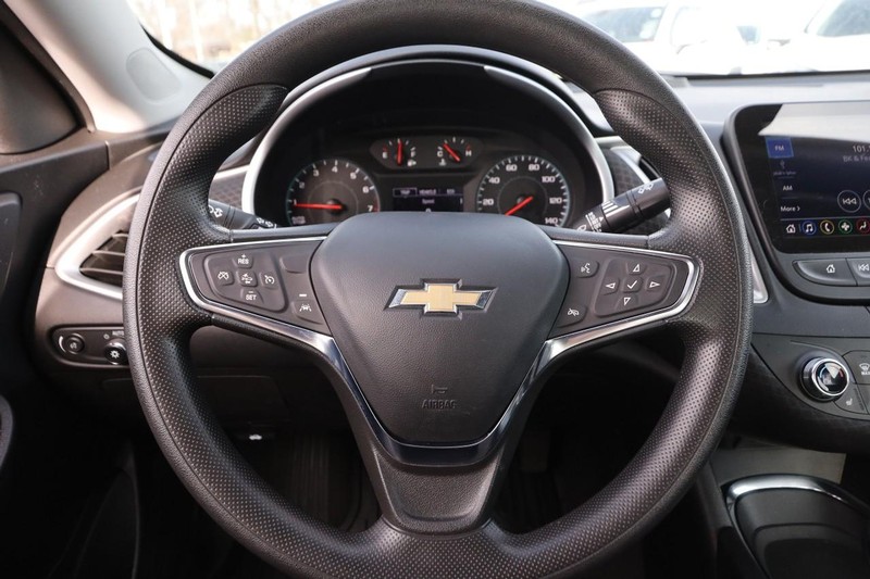 Chevrolet Malibu Vehicle Image 10