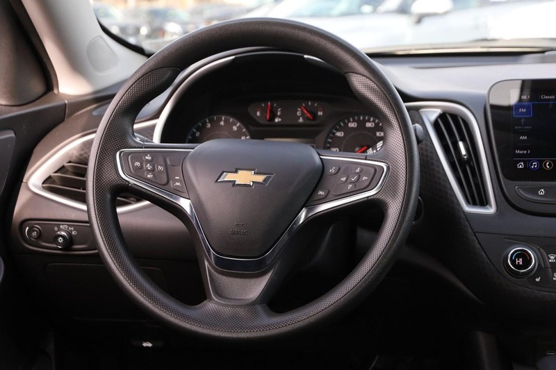 Chevrolet Malibu Vehicle Image 21